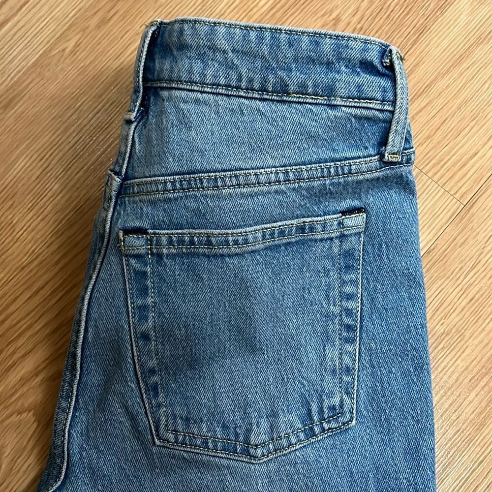 FREE ASSEMBLY NWT SIZE 2 THE SUPER HIGH RISE STRAIGHT JEANS MEDIUM WASH - Picture 5 of 7